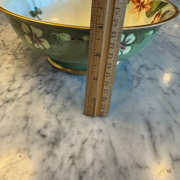 T&V Limoges France large footed fruit bowl. Hand painted with English nasturtium - Picture 8 of 8